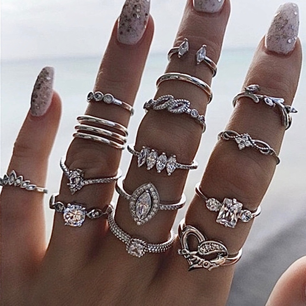 LAST ONE AVAILABLE! 😍15 Piece BOHO Ring Set